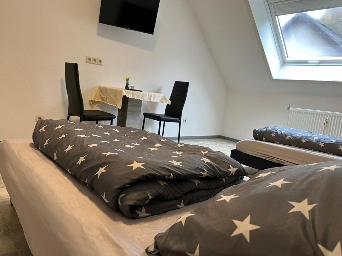 Komfortables Apartment คาร์ลสรูเฮอ ภายนอก รูปภาพ