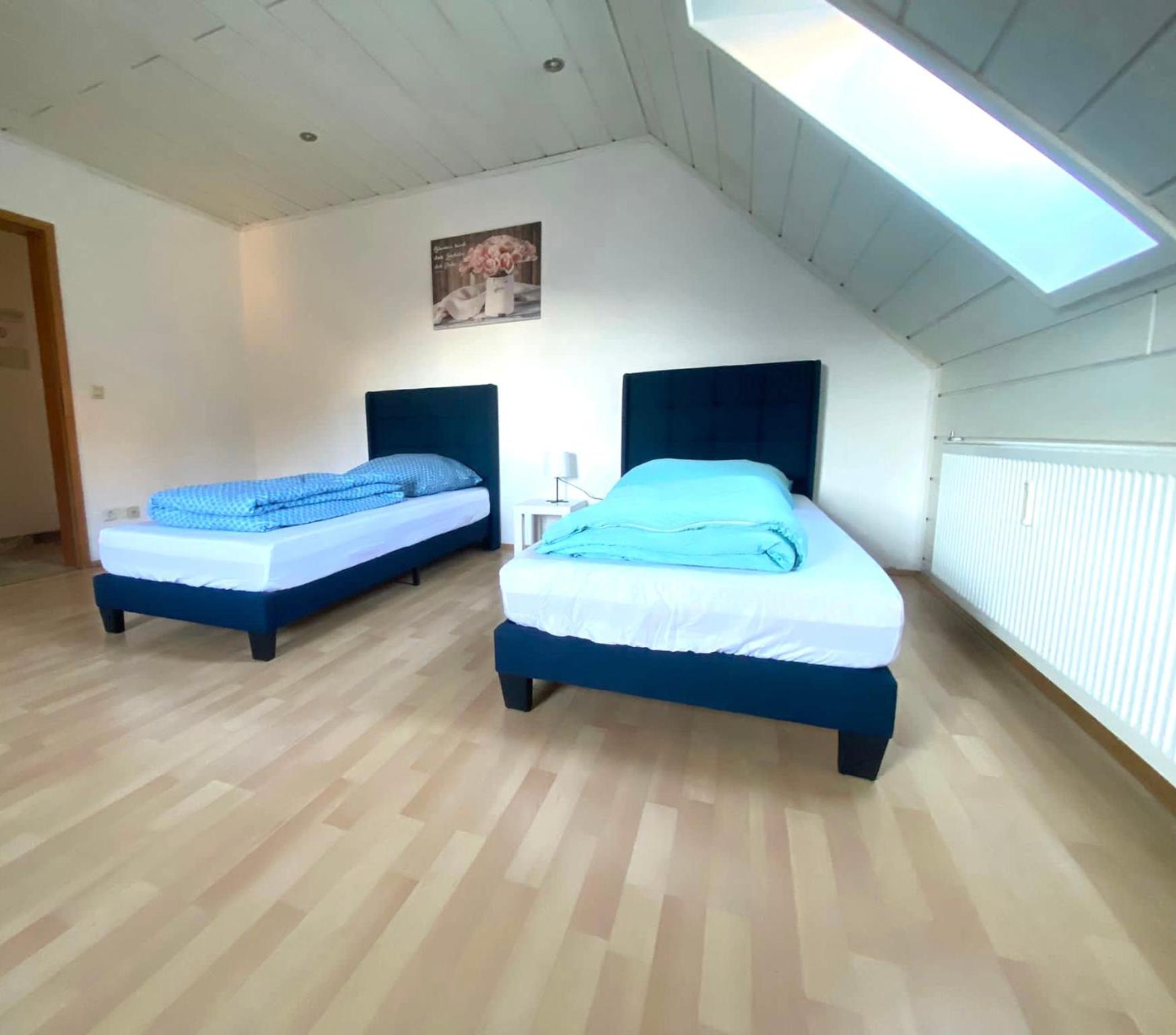 Komfortables Apartment คาร์ลสรูเฮอ ภายนอก รูปภาพ