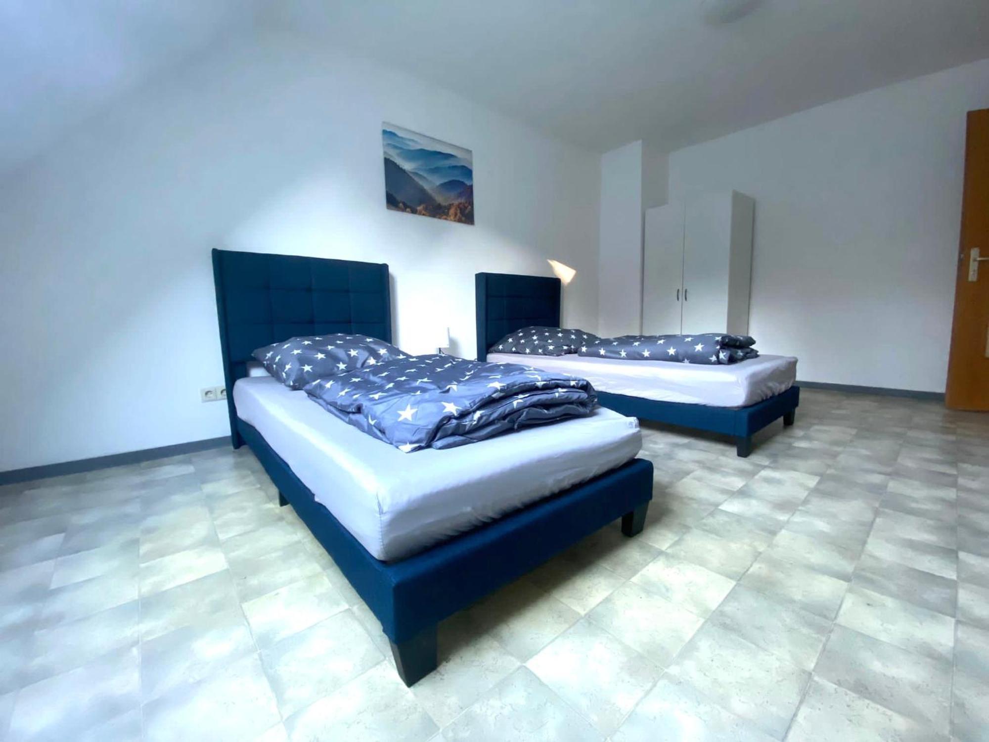 Komfortables Apartment คาร์ลสรูเฮอ ภายนอก รูปภาพ