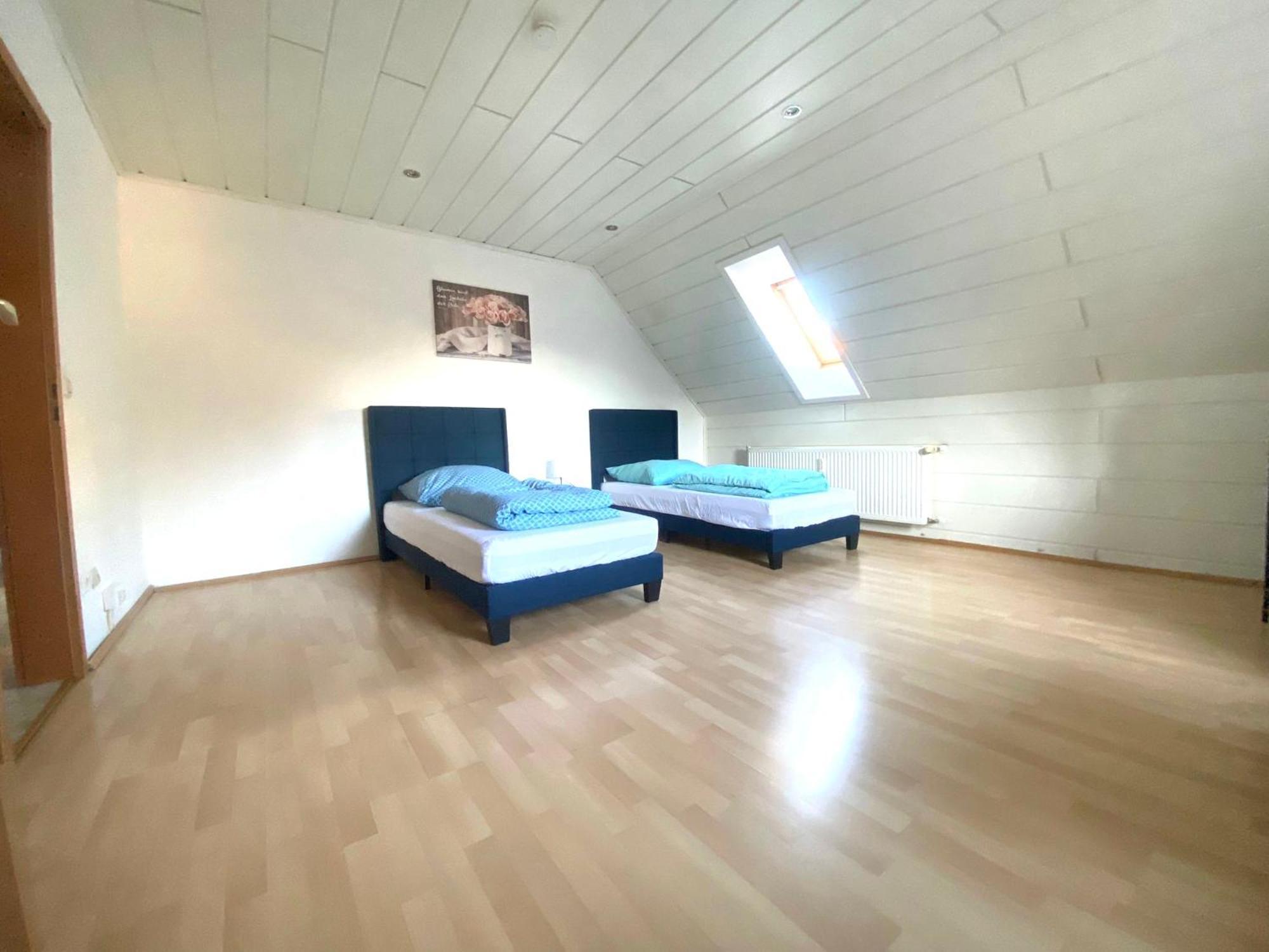 Komfortables Apartment คาร์ลสรูเฮอ ภายนอก รูปภาพ