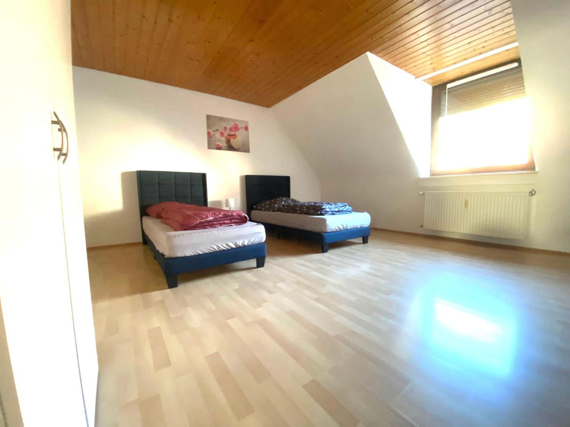 Komfortables Apartment คาร์ลสรูเฮอ ภายนอก รูปภาพ